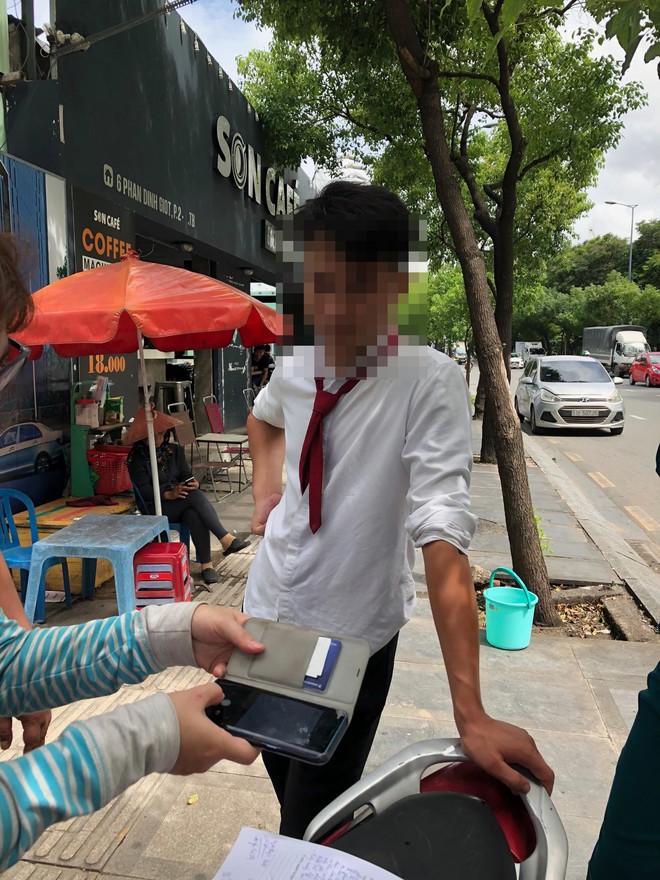 Tài xế hãng taxi Vinasun bị tố hành hung khách hàng tại Sài Gòn - Ảnh 3.
