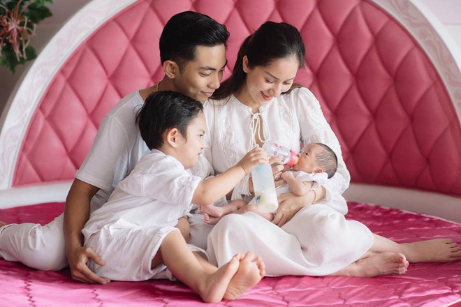 Vừa sinh con được tháng rưỡi, Khánh Thi tâm trạng bất ổn khiến fan lo lắng cho cuộc hôn nhân với Phan Hiển - Ảnh 2.