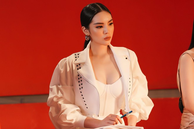 Hết Hương Giang lại đến Kỳ Duyên lên tiếng vì bị chê giám khảo còn thua thí sinh tại Siêu mẫu Việt Nam 2018 - Ảnh 1.