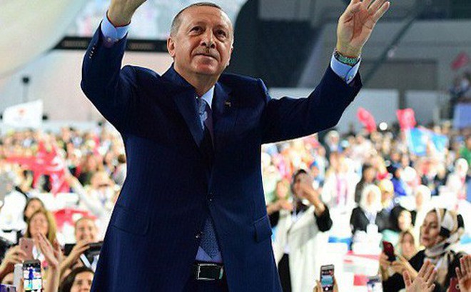 Ông Erdogan: “Họ có đồng đô-la, chúng ta có Thánh Allah” Ông Erdogan: “Họ có đồng đô-la, chúng ta có Thánh Allah”