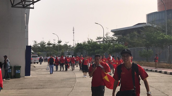 Trước trận U23 Việt Nam - U23 Pakistan: Chàng trai áo vàng khiến bao người ghen tỵ - Ảnh 5.