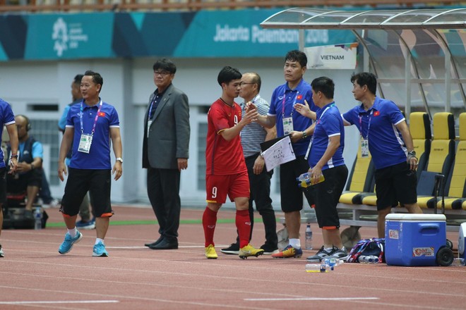 Quang Hải rực sáng, U23 Việt Nam thắng dễ trong ngày Công Phượng 2 lần trượt penalty - Ảnh 4.