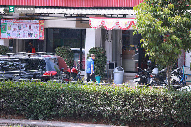 U23 Việt Nam tươi rói, thầy Park thảnh thơi đi siêu thị giữa bao ồn ào ở Indonesia - Ảnh 4.