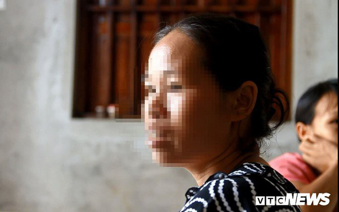 Nhiễm HIV ở Phú Thọ: Chia sẻ bất ngờ từ con gái có mẹ nhiễm HIV mỗi tháng vài lần mua kim tiêm đồng nát nhà y sĩ Th. - Ảnh 1.