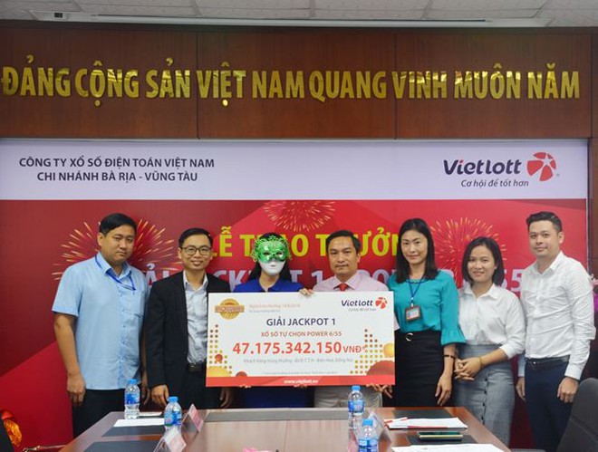 Liên tiếp 2 phụ nữ trúng hàng chục tỷ đồng Vietlott - Ảnh 2.