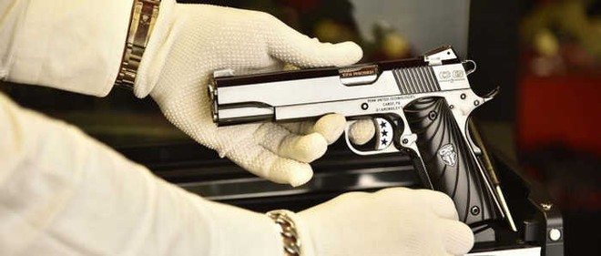 Chiêm ngưỡng cặp súng ngắn M1911 đối xứng gương siêu đẹp, siêu đắt - Ảnh 16.