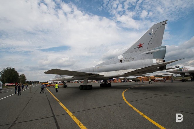 Cận ảnh oanh tạc cơ Tu-22M3M đầu tiên của Nga vừa xuất xưởng - Ảnh 8.
