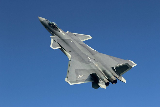 Báo Nga: Tiêm kích tàng hình J-20 TQ có thể ăn được F-22 Mỹ - Ảnh 2.