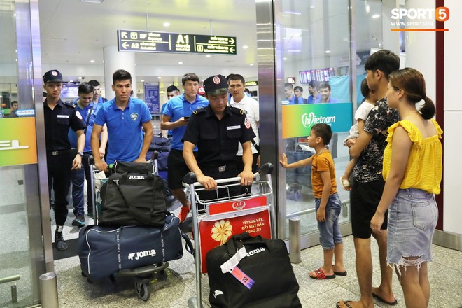 U23 Uzbekistan đã có mặt tại Hà Nội, sẵn sáng tái đấu với U23 Việt Nam - Ảnh 2.