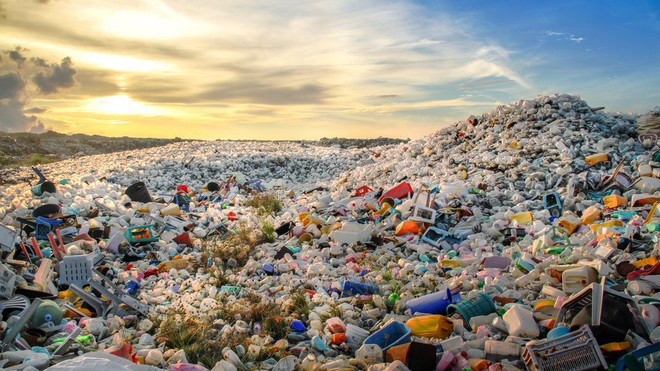 Hệ quả kinh khủng hơn của rác nhựa mới được phát hiện: Biến đổi khí hậu - Ảnh 1.