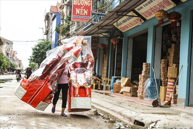 Đột nhập đại công xưởng” sản xuất vàng mã lớn nhất cả nước - Ảnh 3.