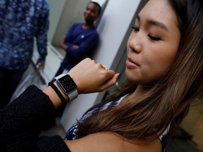 Galaxy Watch và Apple Watch: Mèo nào cắn mỉu nào? - Ảnh 10.