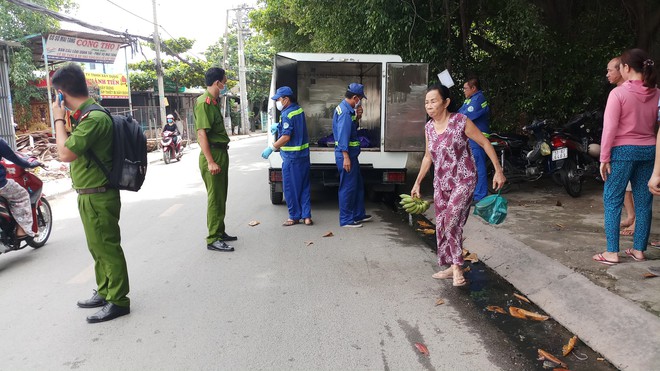 Người đàn ông tử vong bất thường trên ghế đá ở Sài Gòn - Ảnh 1.