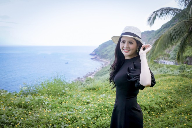 Đinh Hiền Anh được khen trẻ đẹp, hát ngọt ngào trong MV mới - Ảnh 1.