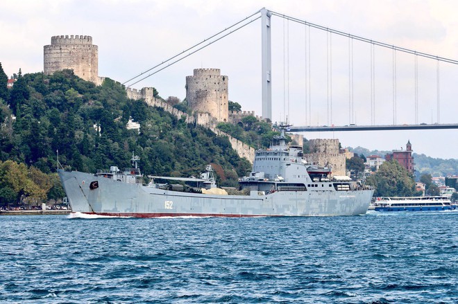 Hải quân Nga dồn dập tiếp viện vũ khí cho Syria: Trận đánh lớn sắp bắt đầu - Ảnh 2.