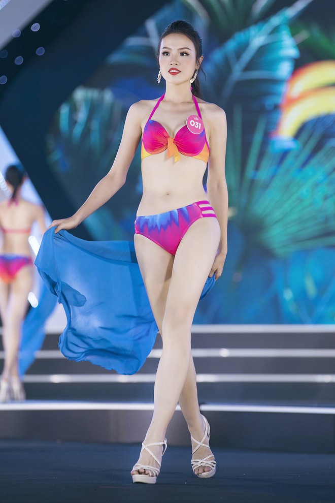 Lộ diện 3 thí sinh có thân hình đẹp nhất Hoa hậu Việt Nam sau màn thi bikini bốc lửa - Ảnh 1.