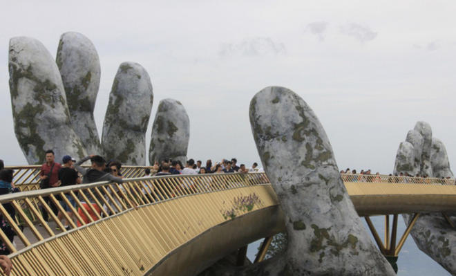 Cầu Vàng ở Đà Nẵng lọt top 100 điểm đến tuyệt vời nhất thế giới - Ảnh 1.