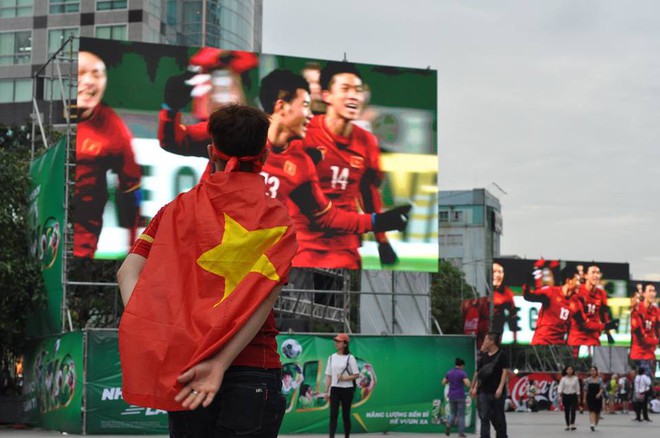 [TRỰC TIẾP] Khắp nơi nóng rực trước trận đấu lịch sử của U23 Việt Nam vs U23 Syria - Ảnh 1.