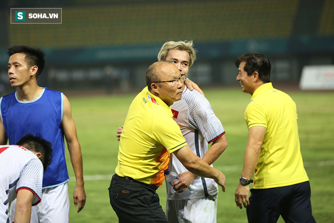 Cầu thủ Syria gục ngã, bật khóc giữa màn ăn mừng của U23 Việt Nam - Ảnh 7.