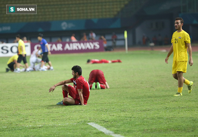 Cầu thủ Syria gục ngã, bật khóc giữa màn ăn mừng của U23 Việt Nam - Ảnh 2.