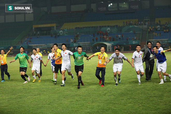 Cầu thủ Syria gục ngã, bật khóc giữa màn ăn mừng của U23 Việt Nam - Ảnh 12.