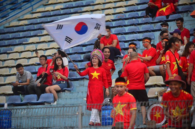 [TRỰC TIẾP] Khắp nơi nóng rực trước trận đấu lịch sử của U23 Việt Nam vs U23 Syria - Ảnh 4.