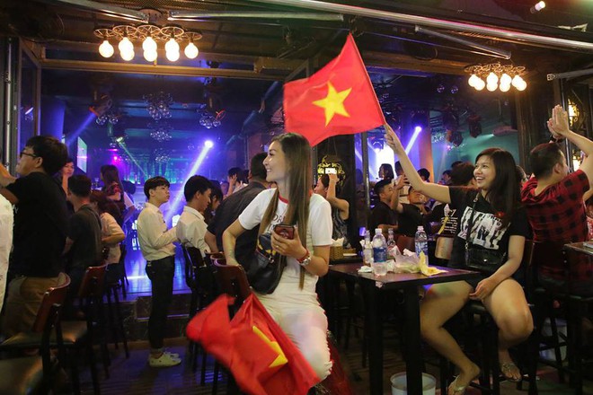 Bàn thắng của Văn Toàn đốt cháy trái tim hàng triệu cổ động viên Việt Nam - Ảnh 3.
