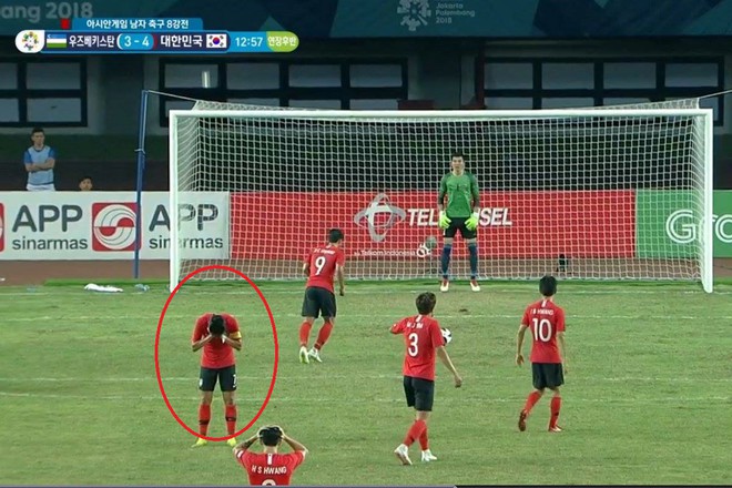 Son Heung-min quay mặt không dám nhìn đàn em đá quả penalty quyết định cho U23 Hàn Quốc - Ảnh 1.