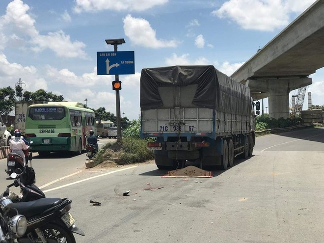 2 vụ tai nạn giao thông trên Xa lộ Hà Nội, 2 người tử vong - Ảnh 1.