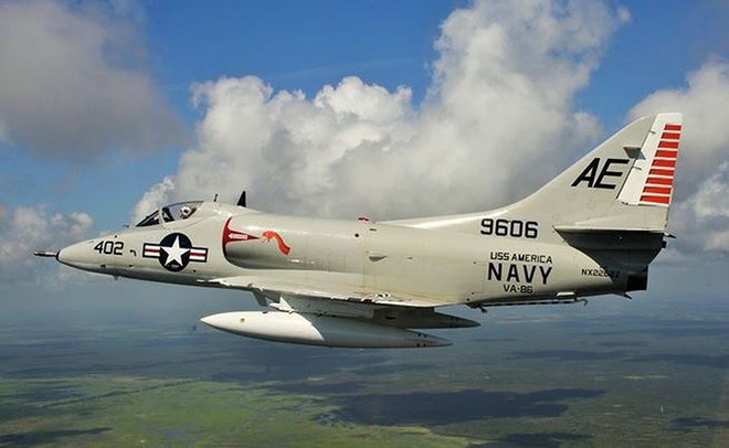 Hé lộ về loại máy bay cường kích Mỹ A-4 Skyhawk từng bị Việt Nam bắn hạ - Ảnh 6.