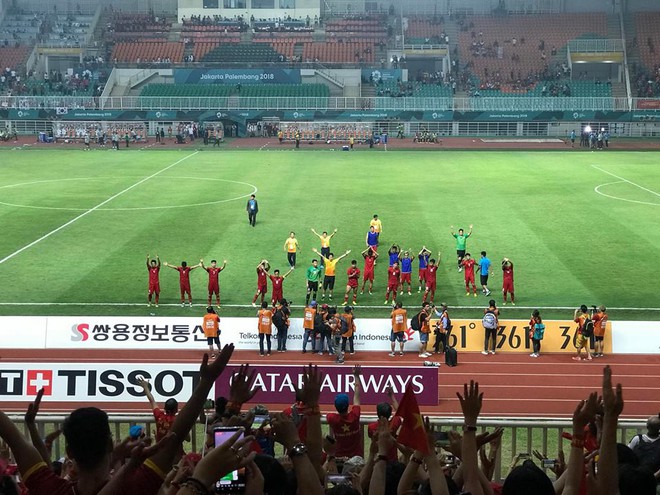 Những hình ảnh khiến CĐV Việt Nam nghẹn ngào sau thất bại trước U23 Hàn Quốc - Ảnh 4.
