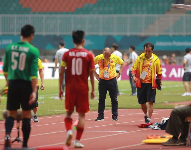 Những hình ảnh khiến CĐV Việt Nam nghẹn ngào sau thất bại trước U23 Hàn Quốc - Ảnh 5.
