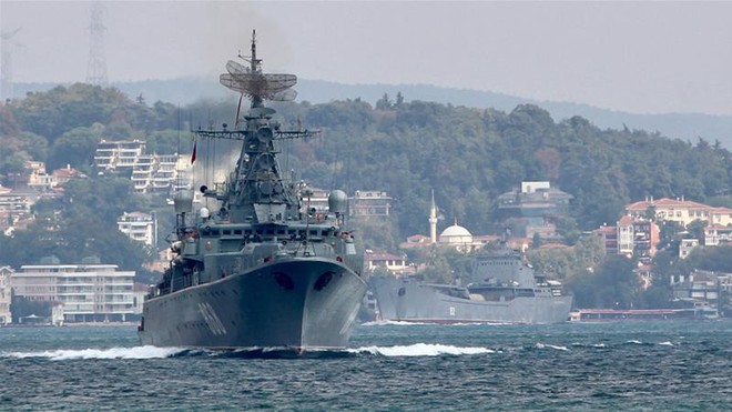 Tàu ngầm, tàu chiến Nga áp sát Syria: Dàn trận lớn nhất từ năm 2015, đón đánh Tomahawk Mỹ? - Ảnh 1.