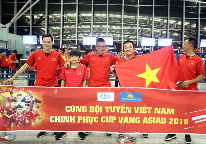 Cổ động viên nhuộm tóc giống Văn Toàn để cổ vũ U23 Việt Nam - Ảnh 12.