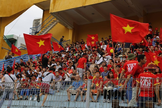 [TRỰC TIẾP] Cổ động viên Đà Nẵng chế ảnh tiền đạo Son Heung-min đi bộ đội - Ảnh 5.