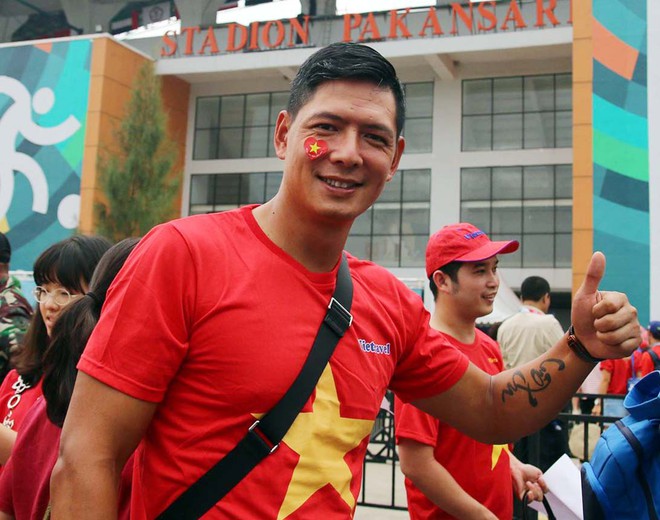 [TRỰC TIẾP] 3000 CĐV ở Indonesia và hàng triệu con tim trong nước tiếp sức cho U23 Việt Nam - Ảnh 1.