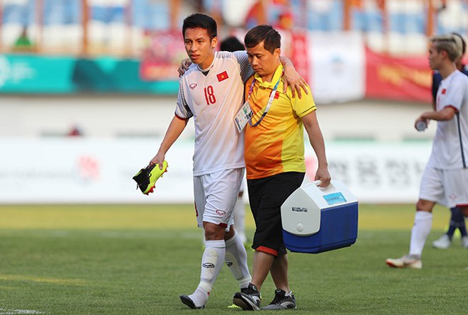 Trước trận U23 Việt Nam - U23 Hàn Quốc, xe khách tiên tri xuất hiện khiến CĐV xôn xao - Ảnh 1.