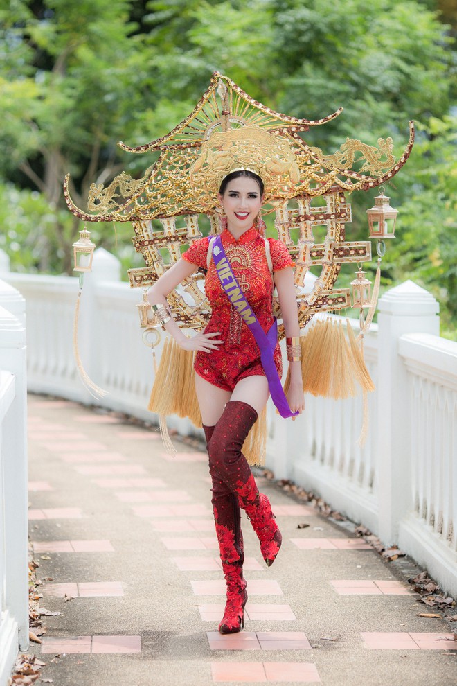 Phan Thị Mơ mặc trang phục nặng 15 kg dự thi nhan sắc quốc tế - Ảnh 1.