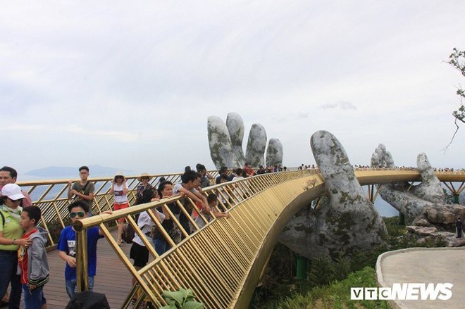 Ảnh: Chiêm ngưỡng cây cầu Vàng độc đáo nằm trên bàn tay khổng lồ ở Đà Nẵng - Ảnh 7.