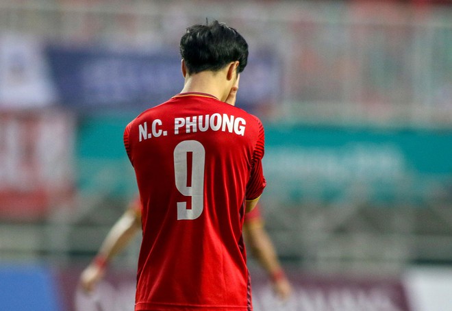 Xem U23 Việt Nam đá với Hàn Quốc, CĐV Trung Quốc giận dữ quay sang ném đá đội nhà - Ảnh 1.
