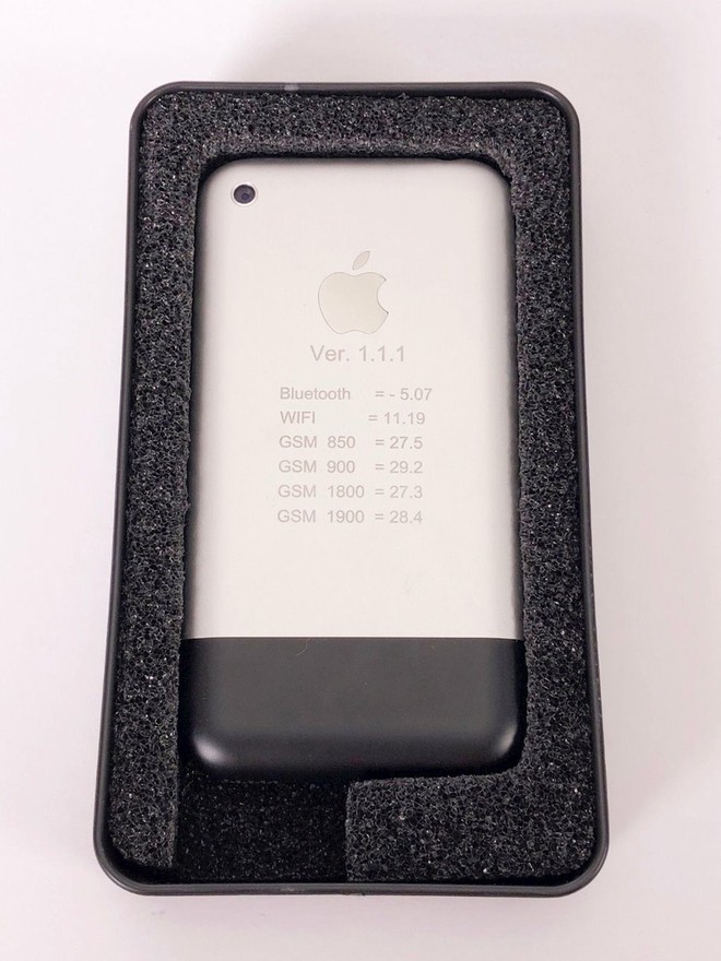 Hình ảnh về iPhone 2G đầu tiên của Apple được bán với giá 13.000 USD trên eBay - Ảnh 4.