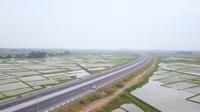 Đi thử chỉ mất gần 2 tiếng từ Hà Nội đến Hạ Long trên cao tốc khánh thành vào ngày mai - Ảnh 12.