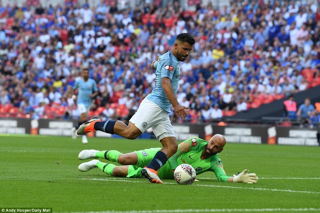 Một mình cân cả Chelsea, Aguero mang Siêu cúp Anh về cho Man City - Ảnh 9.