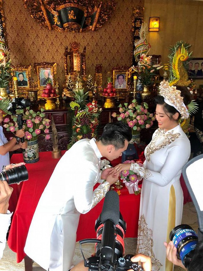 NSND Hồng Vân - Tuấn Anh xúc động tổ chức lễ cưới cho con gái tại Việt Nam - Ảnh 5.