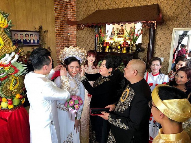 NSND Hồng Vân - Tuấn Anh xúc động tổ chức lễ cưới cho con gái tại Việt Nam - Ảnh 7.
