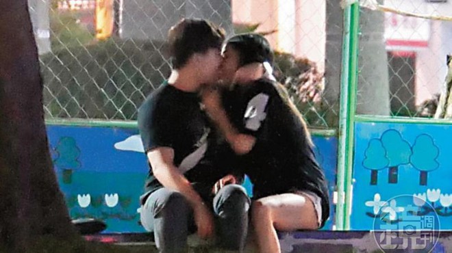 Sao nữ nóng bỏng gốc Việt có hành động nóng mắt với bạn trai ở nơi công cộng - Ảnh 3.