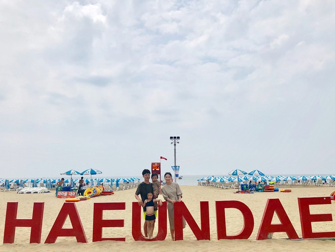 Nóng trên mạng: Loạt biểu cảm của em bé bị bố “chôn vùi” bên bờ biển, dân tình xem xong chỉ biết cười lăn lộn - Ảnh 10.