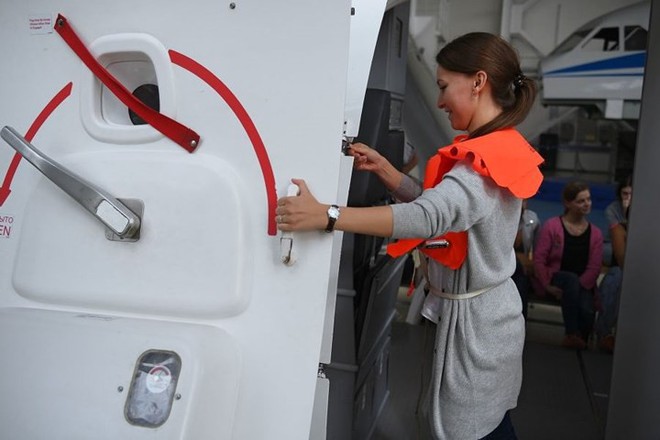 Cận cảnh lò đào tạo các nữ tiếp viên hàng không Nga xinh đẹp - Ảnh 11.