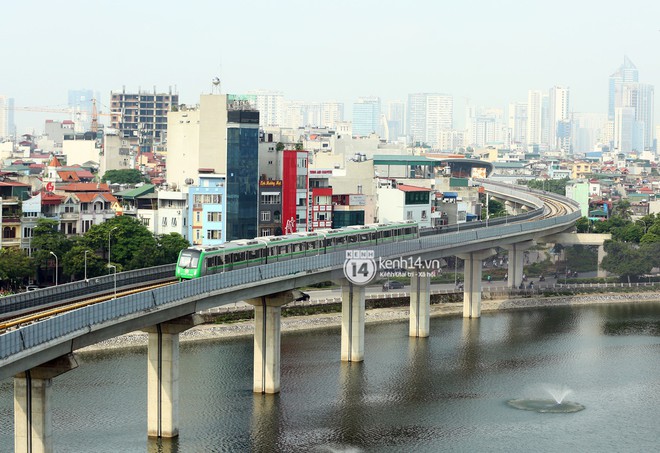 Chùm ảnh: Hành trình 15 phút đoàn tàu đường sắt trên cao lao vun vút từ ga Cát Linh tới Yên Nghĩa - Ảnh 3.