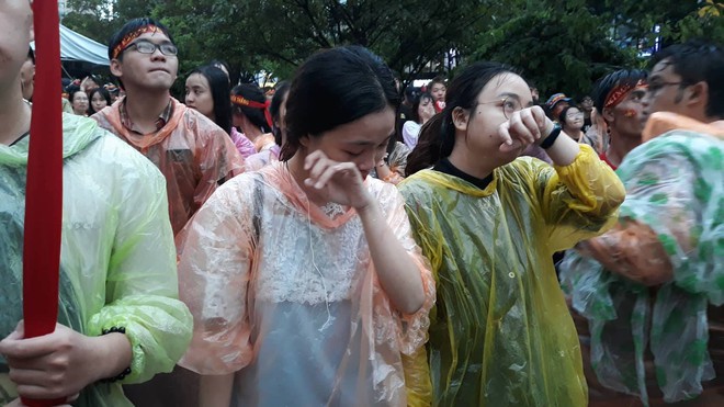 [Trực tiếp] Người Sài Gòn nổi lửa giữa phố đi bộ cổ vũ tuyển U23 Việt Nam - Ảnh 2.